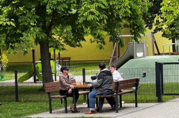 01 Schach im Garten